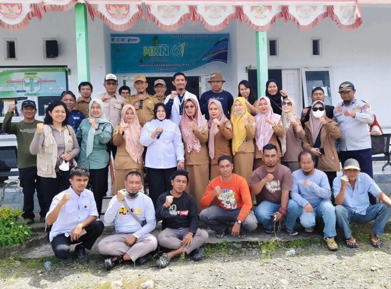 Wakil Bupati, Surya Lapasiri Saat Melakukan Peninjauan di Dataran Bulan, untuk Memastikan Pelayanan Pemerintah Berjalan Hingga Ke Wilayah Terpencil.