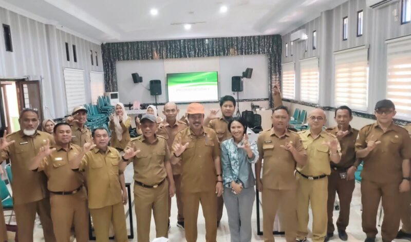 Sekda Touna, Alfian Matajeng Pimpin Rapat Sosialisasi Skema Ecological Fiscal Tranfer dan Tranfer Anggaran Berbasis Ekologi.