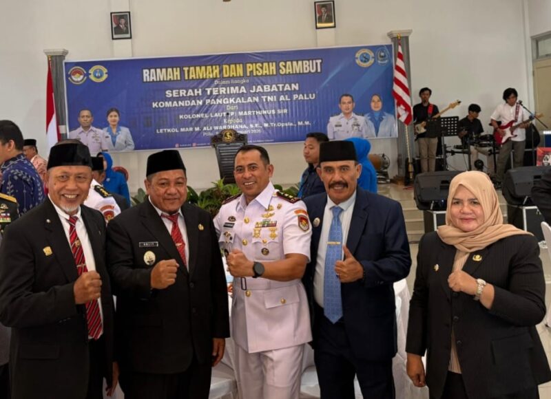 Wabup Touna, Surya Lapasiri Saat Menghadiri Sertijab Komandan Pangkalan TNI AL di Palu.