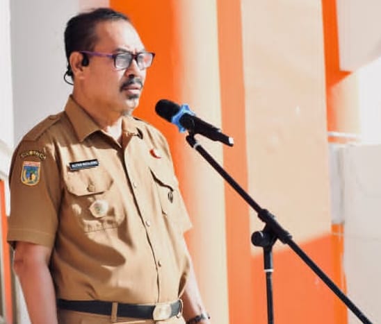 Foto : Sekda Touna, Alfian Matajeng Saat Memberikan Arahan Kepada Seluruh ASN Pada Apel Pagi.