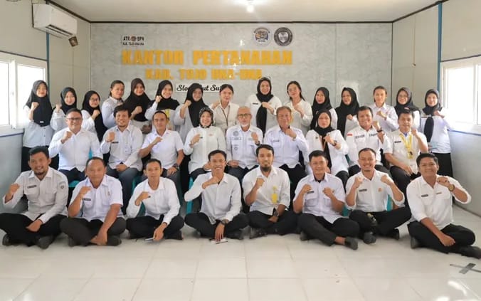 Kanwil BPN Sulteng Saat Melakukan Monitoring, Evaluasi Sekaligus Pembinaan di Kantor Pertanahan Touna, Kamis (5/2/2026).