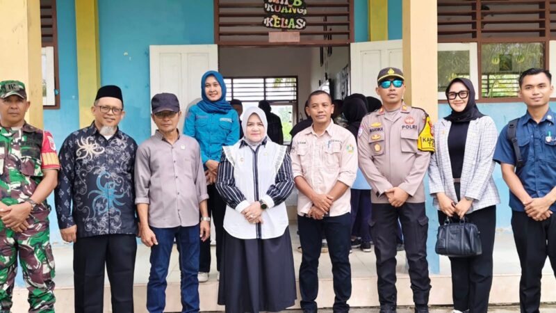 Wakil Bupati Touna, Surya Lapasiri Saat Melaunching SPPG di Desa Tombiano Kecamatan Tojo.