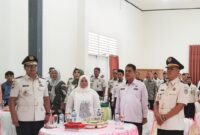 Wakil Bupati Touna, Surya Lapasiri Saat Menghadiri Serah Terima Jabatan Kalapas Ampana.