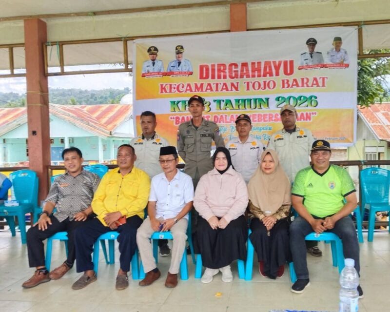 Wakil Bupati Touna, Surya Lapasiri Hadir Sekaligus Membuka Kegiatan Perlombaan Dalam Rangka Menyongsong HUT Kecamatan Tojo Barat.