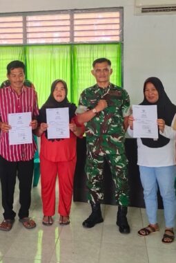 Disdukcapil Touna Gandeng Koramil Berikan Pelayanan Pembuatan KK dan Akte Kelahiran Gratis