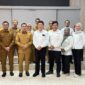 Bupati Touna, Ilham Lawidu Saat Foto Bersama Dengan Tim BPK RI Perwakilan Sulteng Usai Melaksanakan Kegiatan Exit Meeting.