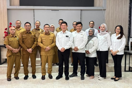Bupati Touna, Ilham Lawidu Saat Foto Bersama Dengan Tim BPK RI Perwakilan Sulteng Usai Melaksanakan Kegiatan Exit Meeting.