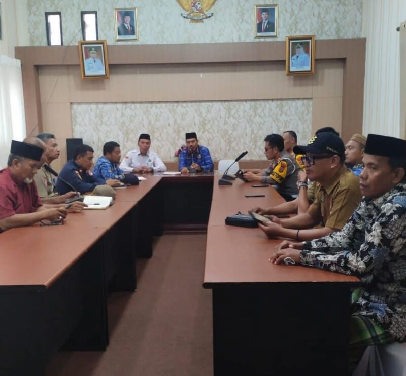 Sekda Touna, Alfian Matajeng Pimpin Rapat Persiapan Malam Takbiran Lebaran Idul Fitri.