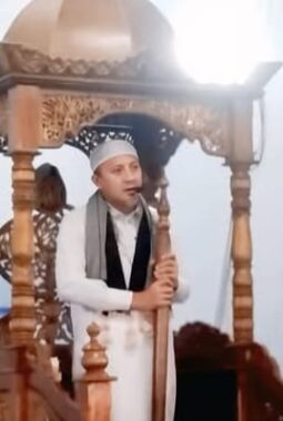 Bupati Touna Bertindak Sebagai Khatib Sholat Idul Fitri