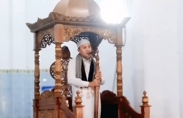 Bupati Touna, Ilham Lawidu Sebagai Khatib Sholat Idul Fitri.