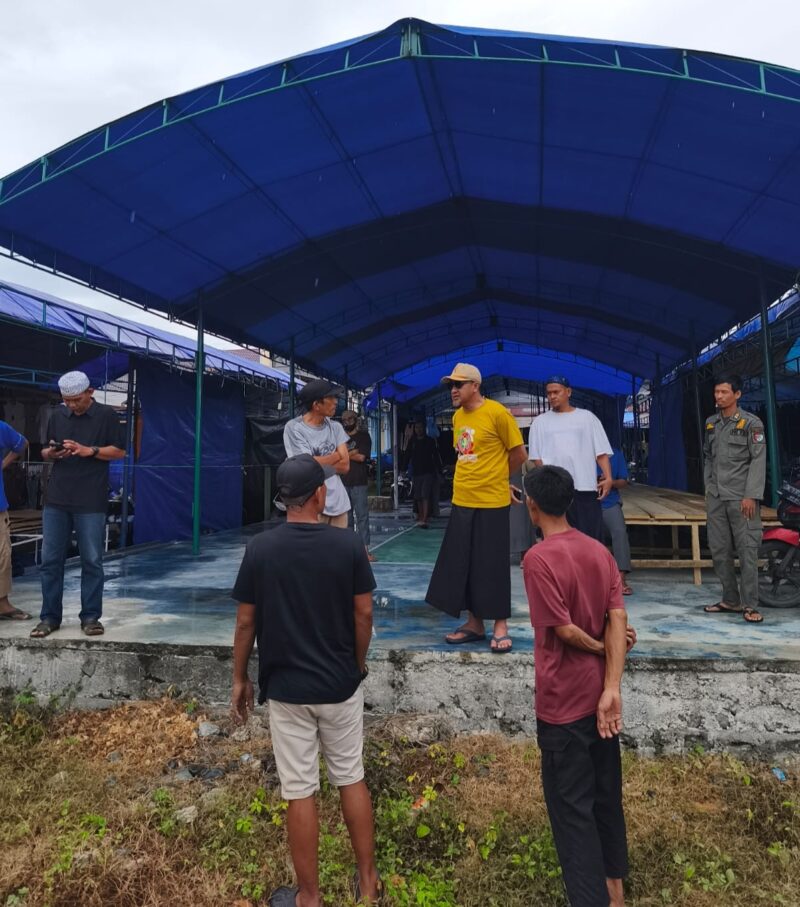 Bupati Touna, Ilham Lawidu Saat Melakukan Peninjauan Kawasan Pasar Ramadhan Didesa Sansarino Kecamatan Ampana Kota.