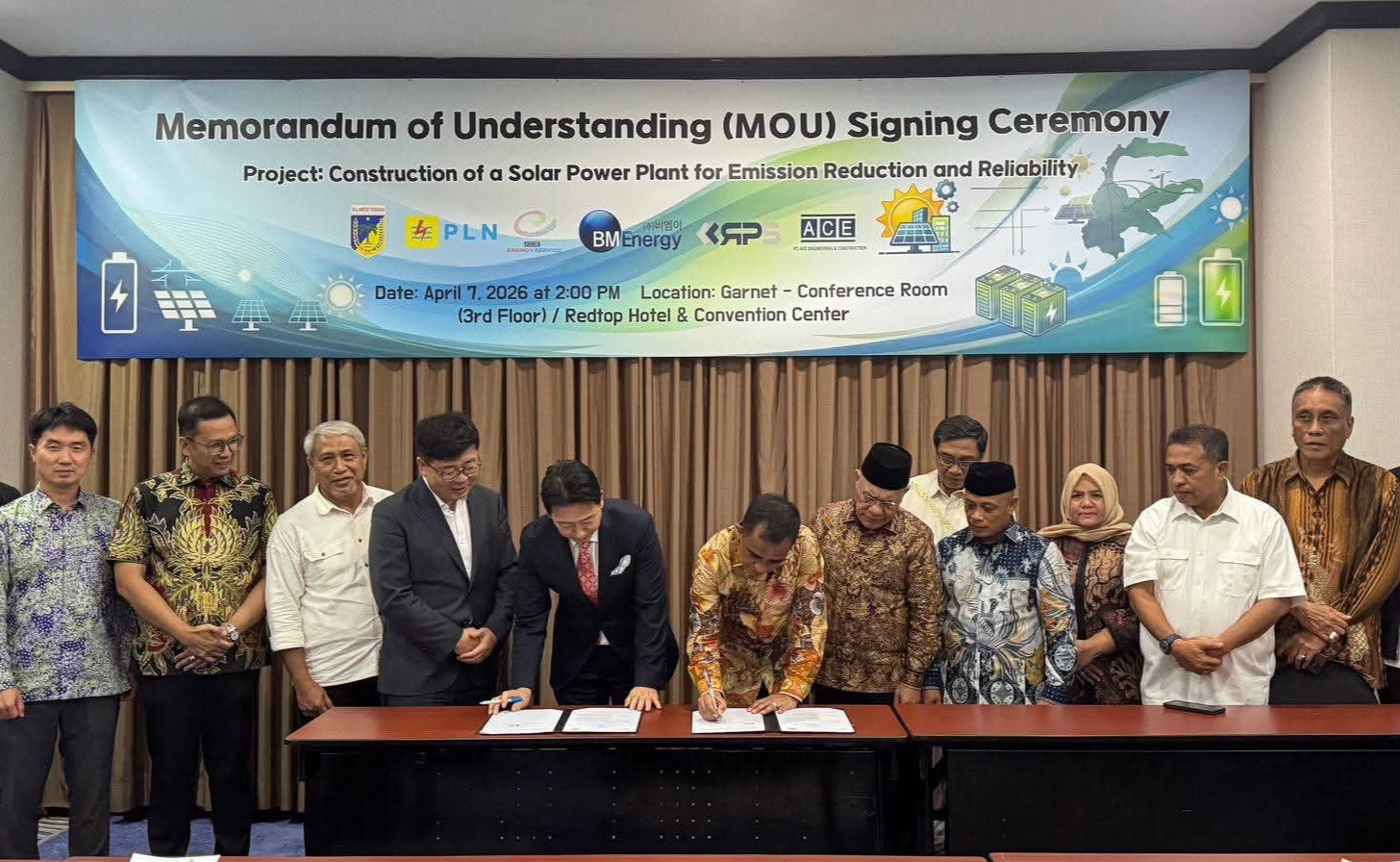 Wabup Touna, Surya Lapasiri Saat Menghadiri Penandatanganan MoU Proyek Pembangunan Pembangkit Listrik Tenaga Surya di Jakarta.