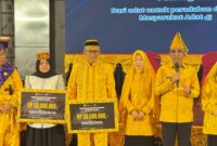 Wabup Touna, Surya Lapasiri Saat Menghadiri Silaturahmi Akbar Pemangku Adat Se-Sulteng.