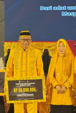 Wabup Touna Hadiri Silaturahmi Akbar Pemangku Adat Se-Sulteng