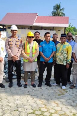 Bupati Touna Meletakan Batu Pertama Pembangunan RKB SD IT Al Wahdah