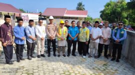 Bupati Touna, Ilham Lawidu Meletakan Batu Pertama Pembangunan Ruang Kelas Baru SD IT Al Wahdah.