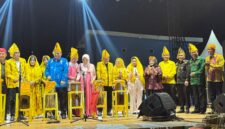 Wabup Touna Surya Lapasiri Saat Menghadiri Festival Teluk Tomini di Parigi Moutong.