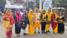 Bupati dan Wabup Touna Hadiri Peringatan HUT Provinsi Sulteng Dengan Menggunakan Pakaian Adat Khas Daerah.