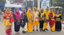 Bupati dan Wabup Touna Hadiri Peringatan HUT Provinsi Sulteng Dengan Menggunakan Pakaian Adat Khas Daerah.