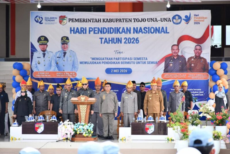 Bupati Touna, Ilham Lawidu Pimpin Upacara Peringatan Hari Pendidikan Nasional.