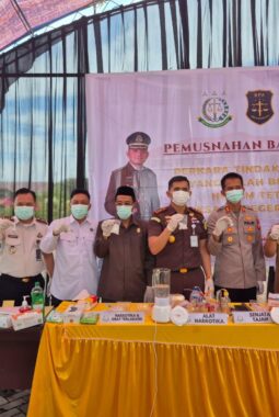 Kejari Touna Musnakan Babuk Yang Telah Inkrah Dari 23 Perkara