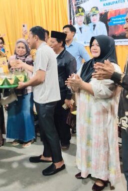 Bupati Menerima Perayaan Ulang Tahun Secara Sederhana Dari Jajaran Pemadam 