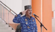 Sekda Touna, Alfian Matajeng Saat Memimpin Upacara Peringatan Harkitnas.