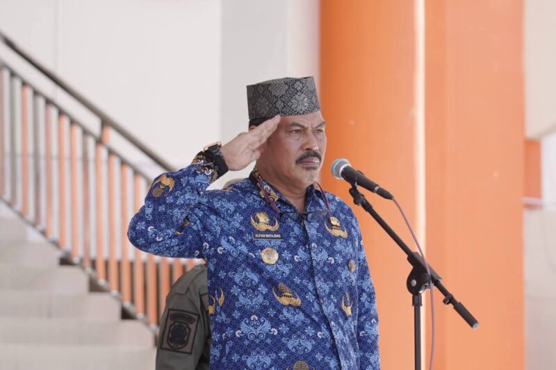 Sekda Touna, Alfian Matajeng Saat Memimpin Upacara Peringatan Harkitnas.