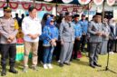 Kepala Dinas Pendidikan dan Kebudayaan Touna, Aspan Taurenta Saat Memimpin Upacara Peringatan Harkitnas di Kecamatan Wakep.