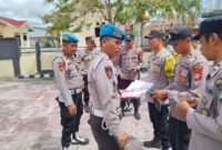 Tim Propam Saat Melakukan Pemeriksaan Terhadap Personel Terkait Kelengkapan.