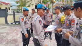 Tim Propam Saat Melakukan Pemeriksaan Terhadap Personel Terkait Kelengkapan.