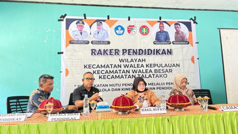 Wabup Touna Surya Lapasiri Saat Memimpin Raker Pendidikan di Kecamatan Kepulauan.