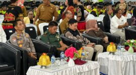 Wabup Touna, Surya Lapasiri Saat Menghadiri Kegiatan Wisuda Sarjana XXXII dan Pascasarjana di Ballroom Hotel Ancyra Kota Poso.