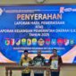 Bupati Ilham Lawidu Didampingi Ketua DPRD Touna Gusnar Suleman Saat Menerima Laporan Hasil Pemeriksaan Atas LKPD Tahun 2025