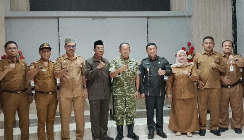 Bupati dan Wabup Beserta Kepala OPD Saat Foto Bersama Dengan Danrem 132/Tadulako.