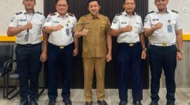 Bupati Touna, Ilham Lawidu Saat Foto Bersama Dengan Kalapas Ampana Febriansyah.