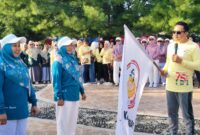 Bupati Ilham Lawidu Saat Melepas Peserta Jalan Santai.