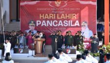 Wakil Bupati, Surya Lapasiri Memimpin Upacara Peringatan Hari Lahir Pancasila.