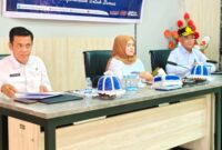 Wakil Bupati Surya Lapasiri Saat Menghadiri Rapat Fasilitasi Penanganan Permasalahan Transmigrasi.