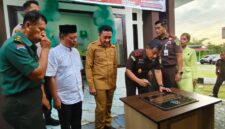 Bupati Touna, Ilham Lawidu Saat Menghadiri Peresmian Gedung PTSP Klinik dan Ruangan IAD di Kejaksaan.