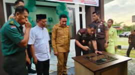 Bupati Touna, Ilham Lawidu Saat Menghadiri Peresmian Gedung PTSP Klinik dan Ruangan IAD di Kejaksaan.