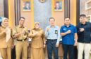 Wakil Bupati Touna, Surya Lapasiri Sambut Audensi Jajaran KPP Pratama Poso di Ruang Kerjanya.