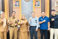 Wakil Bupati Touna, Surya Lapasiri Sambut Audensi Jajaran KPP Pratama Poso di Ruang Kerjanya.
