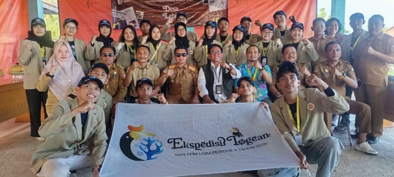 Bupati Ilham Lawidu Saat Menerima Langsung Mahasiswa Program KKN-PPM UGM Gelombang II di Desa Lebiti Kecamatan Togean.