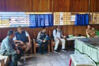Bupati Touna, Ilham Lawidu Saat Meninjau Lokasi Rencana Pembangunan Pelabuhan Lebiti di Kepulauan Togean.