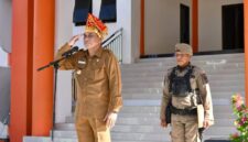 Asisten Bidang Administrasi Umum Sekretariat Daerah Touna, Alimuddin Muhamad Pimpinan Apel Bersama Memperingati Harganas.
