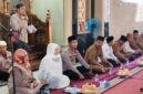 Wakil Bupati Surya Lapasiri Sambut Kedatangan Jemaah Haji Asal Touna di Masjid Tsamratul Ukhuwwah.