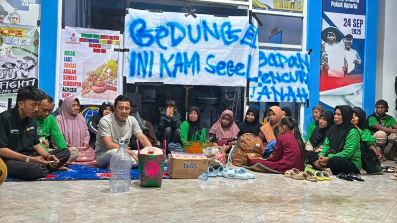 Bupati Ilham Lawidu Saat Menemui Masa Aksi dan Berdialog serta Merespon Aspirasi Masyarakat.
