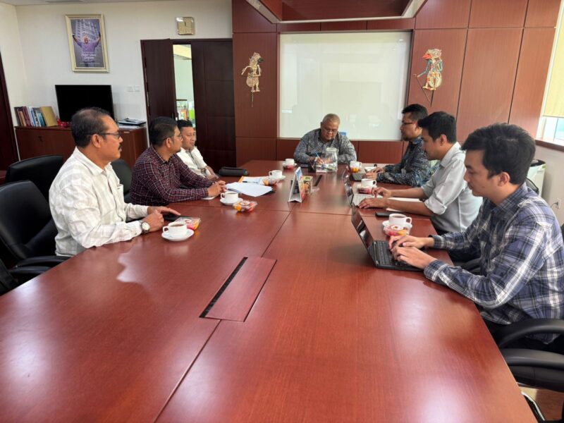 Bupati Didampingi Kepala BPKAD Saat Audiensi ke DPR RI, Kementerian Keuangan, Kementerian Dalam Negeri dan Kementerian PPN/Bappenas.
