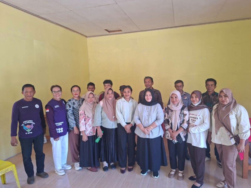 Wakil Bupati Touna, Surya Lapasiri Saat Melakukan Pemantauan Terhadap Pelaksanaan Pemutakhiran DTSEN di Wilayah Kecamatan Ulubongka.